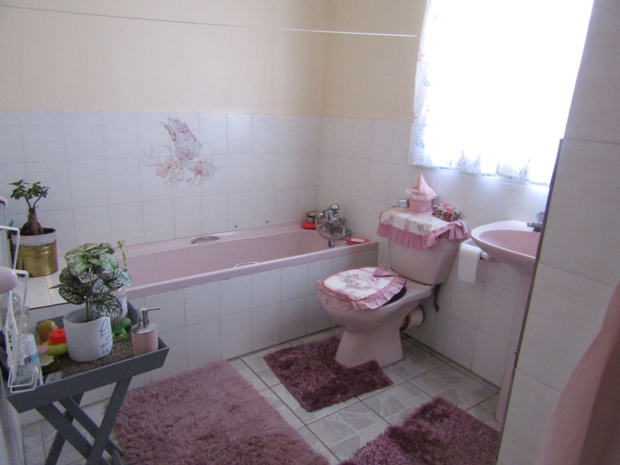 4 Bedroom Property for Sale in Kruisfontein Eastern Cape